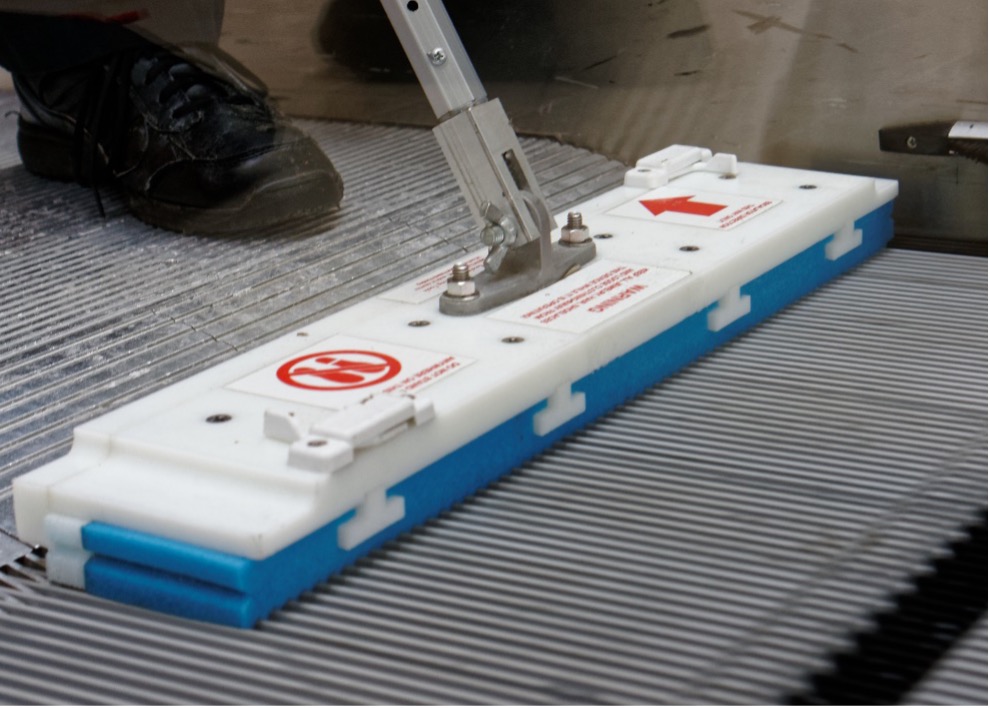Dry REN Tread Pad used in Deep Cleaning of an Escalator